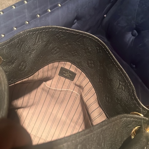 LV in great condition, extra LV shoulder strap. Use as crossbody/shoulder bag - Picture 2 of 3